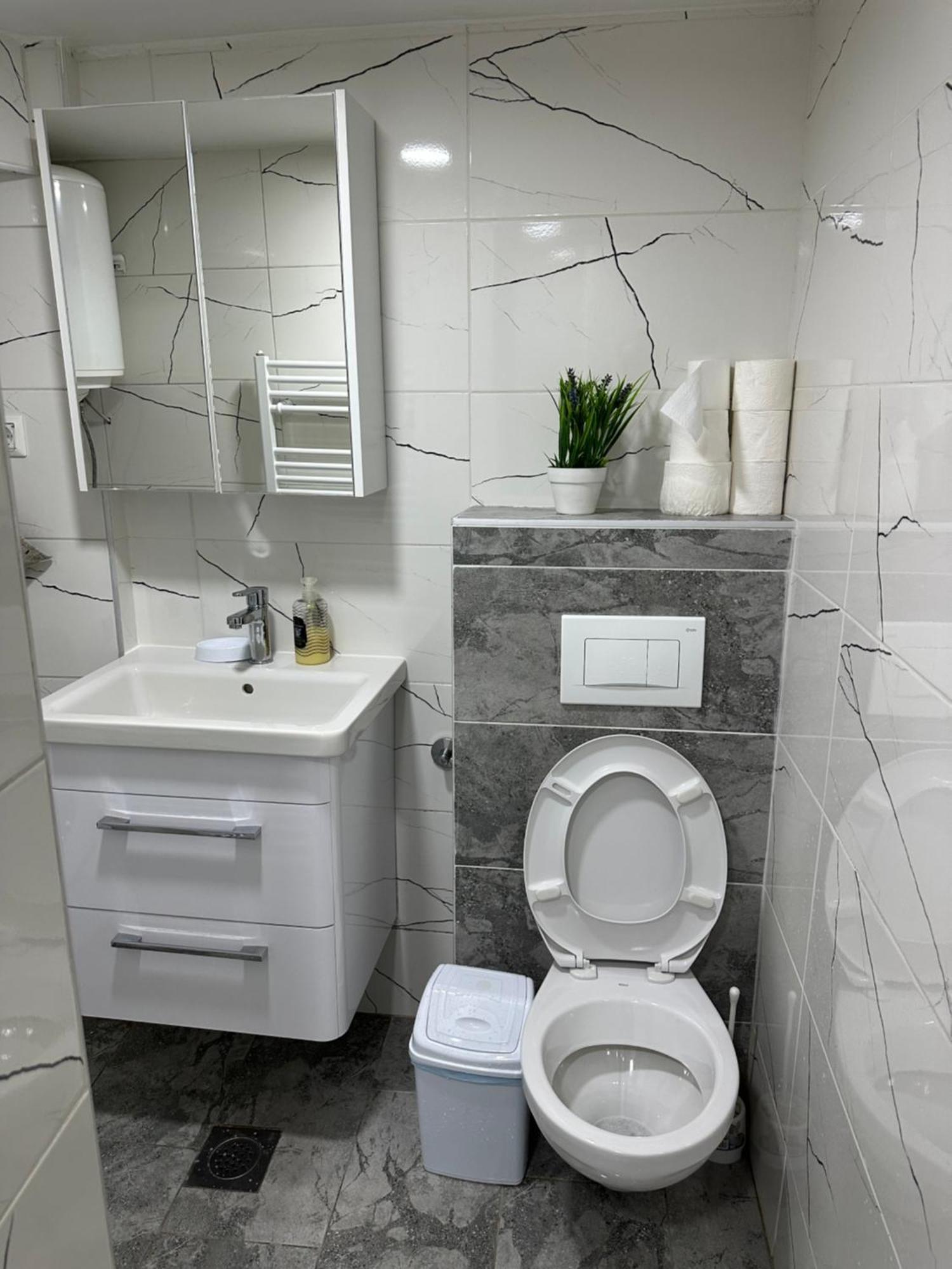 Ajla - Free Parking Apartment Sarajevo Ngoại thất bức ảnh